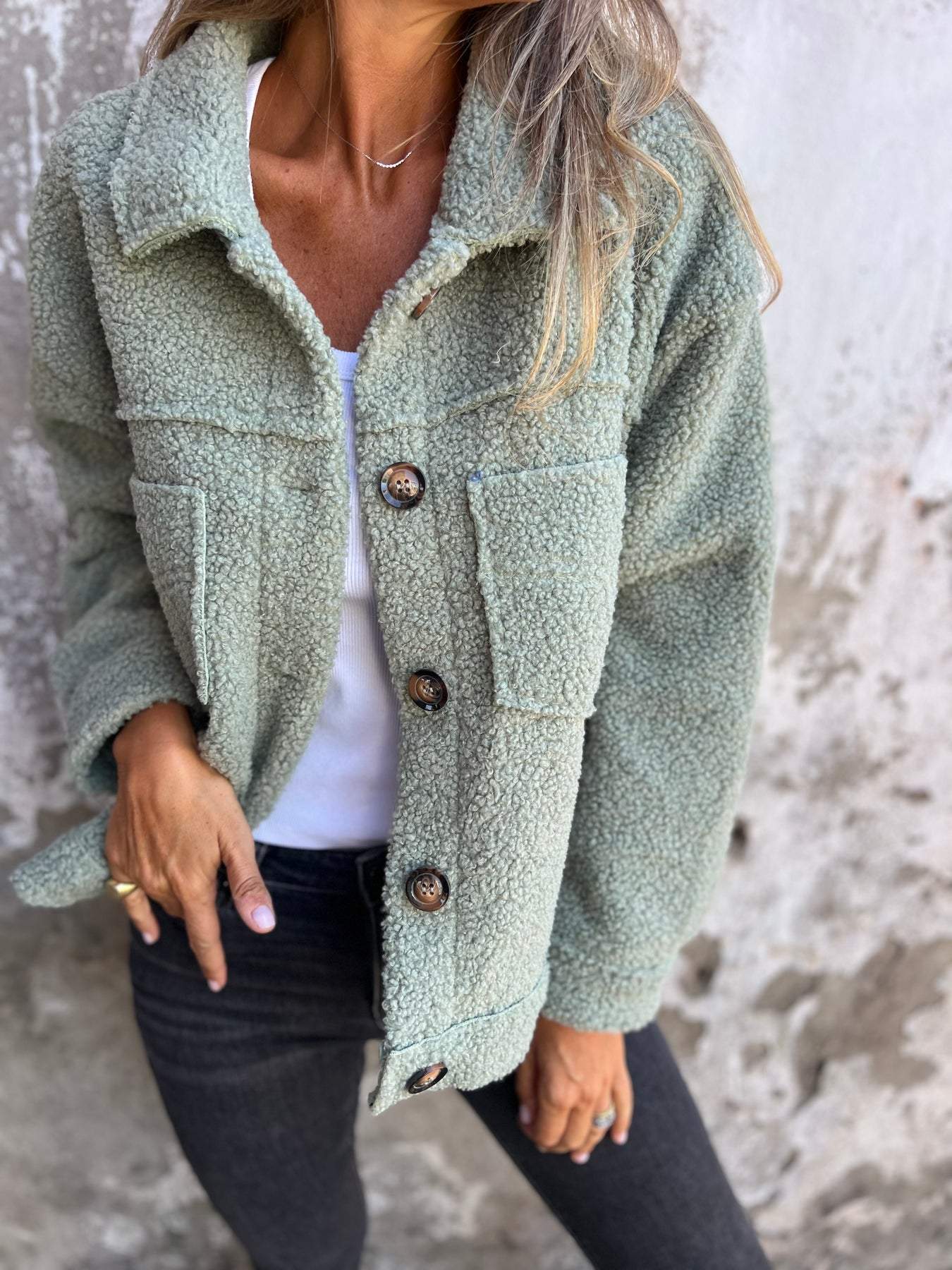 LOUISE | Stilren och Mysig Jacka